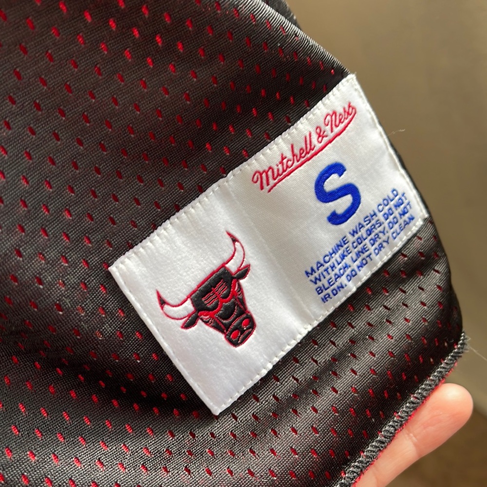 EUC VINTAGE BULLS JERSEY